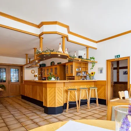 Zum Lindenbaum 3*